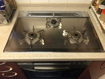 交換前のコンロです。突然火がつかなくなってしまいました。