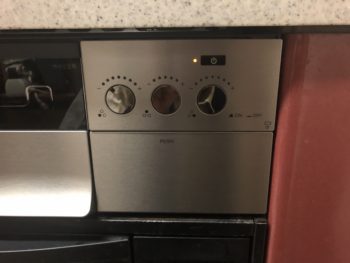 デザインにもこだわった操作部